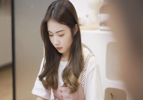 Cha dượng sướng lên cặc, hiếp dâm con đĩ con