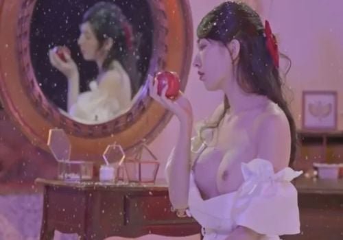 Nàng Bạch Tuyết Nóng Bỏng