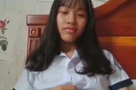 Em gái nứng lồn chỉ thích mút con cặc lớn